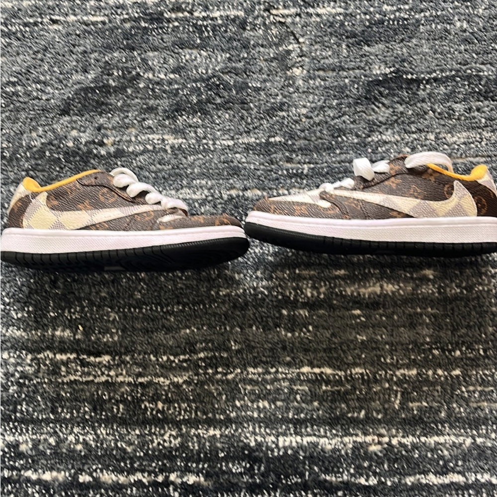 Boys cactus Jack sneakers